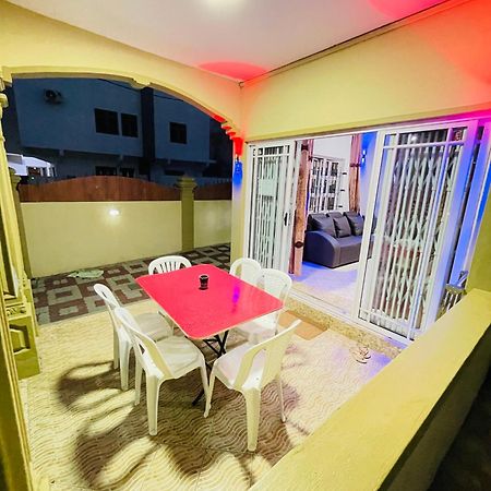 Rs Villas - Three Bedrooms Share Apartment With Private Room And Free Wifi And 100Mts To The Beach And Ac And 100Mts To Bus Stop And Pool Flic-en-Flacq Zewnętrze zdjęcie