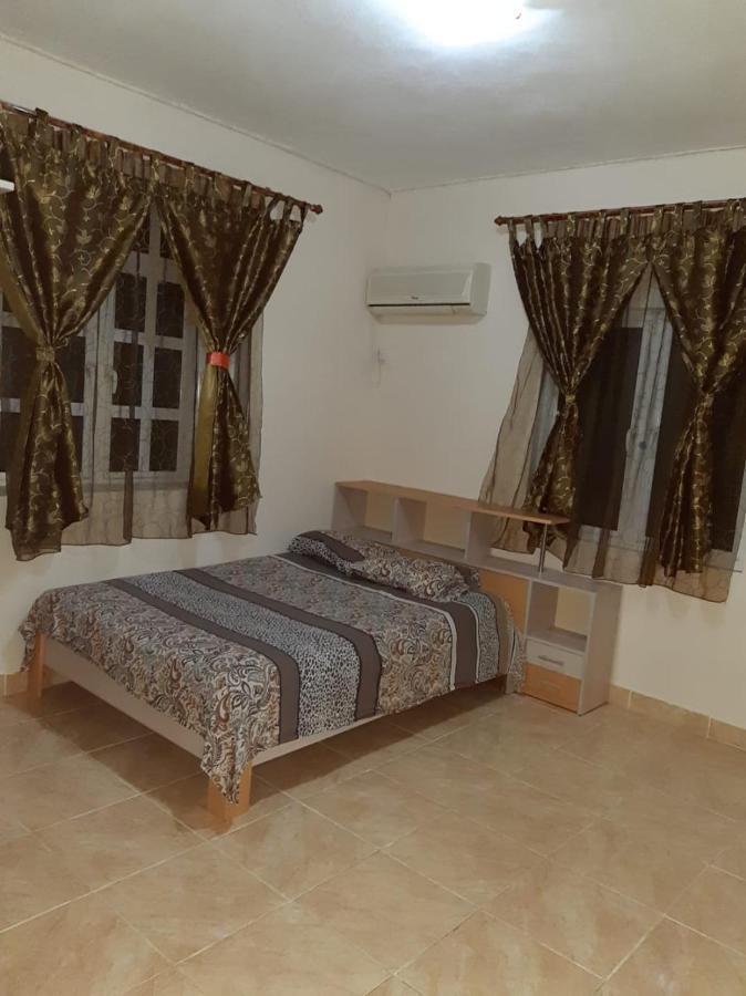Rs Villas - Three Bedrooms Share Apartment With Private Room And Free Wifi And 100Mts To The Beach And Ac And 100Mts To Bus Stop And Pool Flic-en-Flacq Zewnętrze zdjęcie