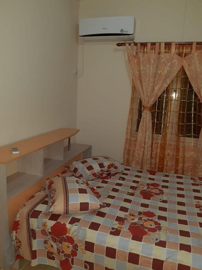Rs Villas - Three Bedrooms Share Apartment With Private Room And Free Wifi And 100Mts To The Beach And Ac And 100Mts To Bus Stop And Pool Flic-en-Flacq Zewnętrze zdjęcie