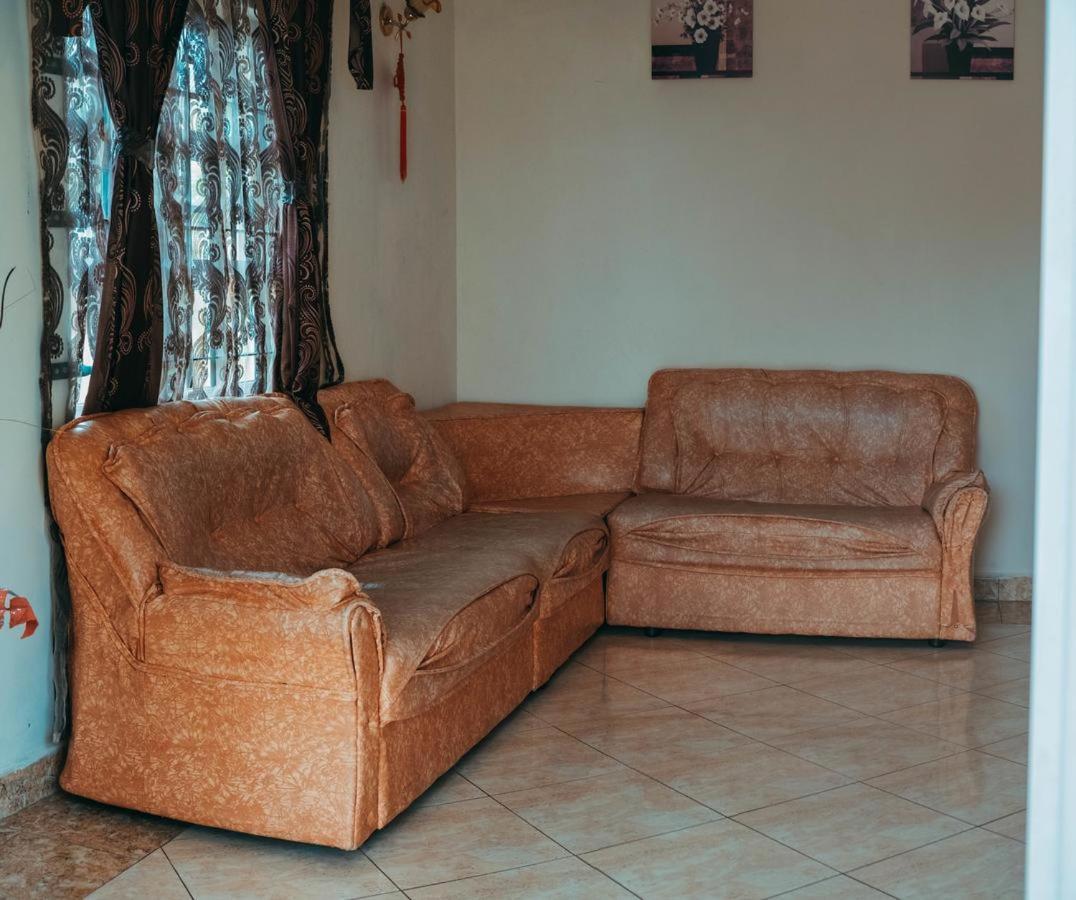 Rs Villas - Three Bedrooms Share Apartment With Private Room And Free Wifi And 100Mts To The Beach And Ac And 100Mts To Bus Stop And Pool Flic-en-Flacq Zewnętrze zdjęcie