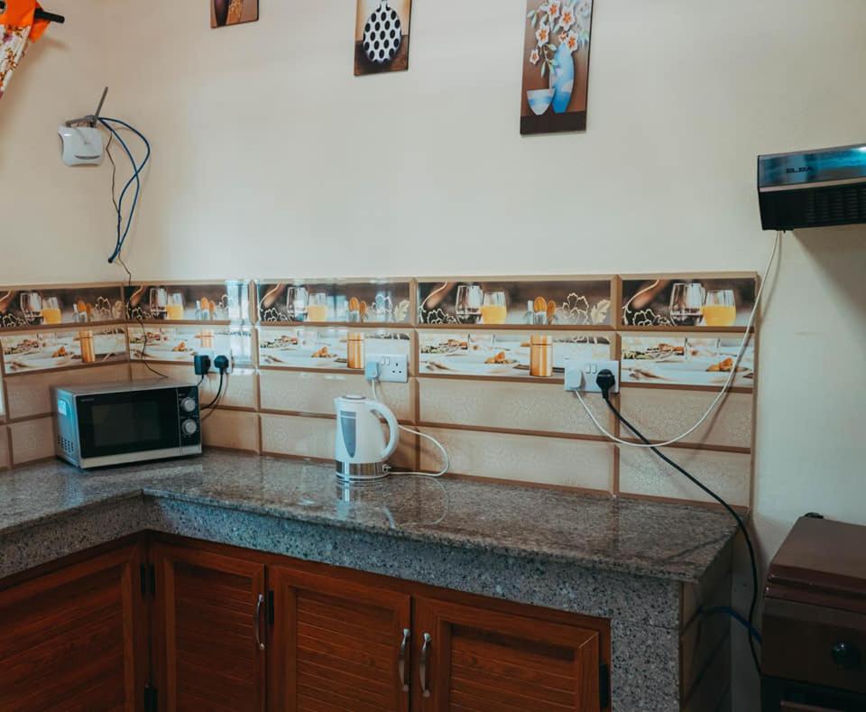Rs Villas - Three Bedrooms Share Apartment With Private Room And Free Wifi And 100Mts To The Beach And Ac And 100Mts To Bus Stop And Pool Flic-en-Flacq Zewnętrze zdjęcie