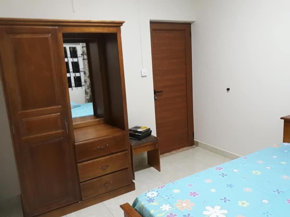 Rs Villas - Three Bedrooms Share Apartment With Private Room And Free Wifi And 100Mts To The Beach And Ac And 100Mts To Bus Stop And Pool Flic-en-Flacq Zewnętrze zdjęcie