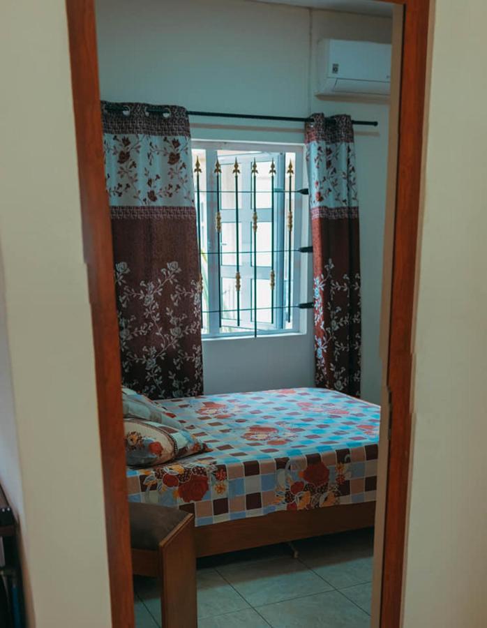Rs Villas - Three Bedrooms Share Apartment With Private Room And Free Wifi And 100Mts To The Beach And Ac And 100Mts To Bus Stop And Pool Flic-en-Flacq Zewnętrze zdjęcie