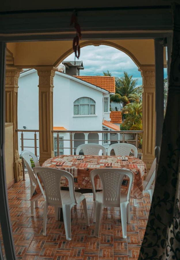 Rs Villas - Three Bedrooms Share Apartment With Private Room And Free Wifi And 100Mts To The Beach And Ac And 100Mts To Bus Stop And Pool Flic-en-Flacq Zewnętrze zdjęcie