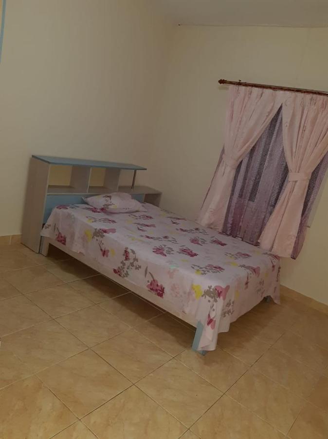Rs Villas - Three Bedrooms Share Apartment With Private Room And Free Wifi And 100Mts To The Beach And Ac And 100Mts To Bus Stop And Pool Flic-en-Flacq Zewnętrze zdjęcie