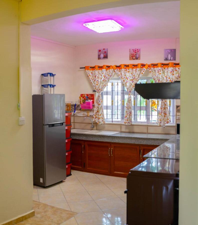 Rs Villas - Three Bedrooms Share Apartment With Private Room And Free Wifi And 100Mts To The Beach And Ac And 100Mts To Bus Stop And Pool Flic-en-Flacq Zewnętrze zdjęcie