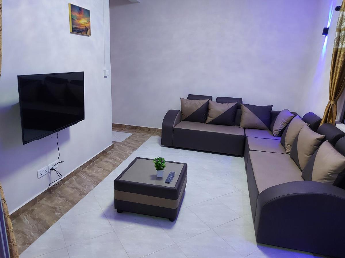 Rs Villas - Three Bedrooms Share Apartment With Private Room And Free Wifi And 100Mts To The Beach And Ac And 100Mts To Bus Stop And Pool Flic-en-Flacq Zewnętrze zdjęcie