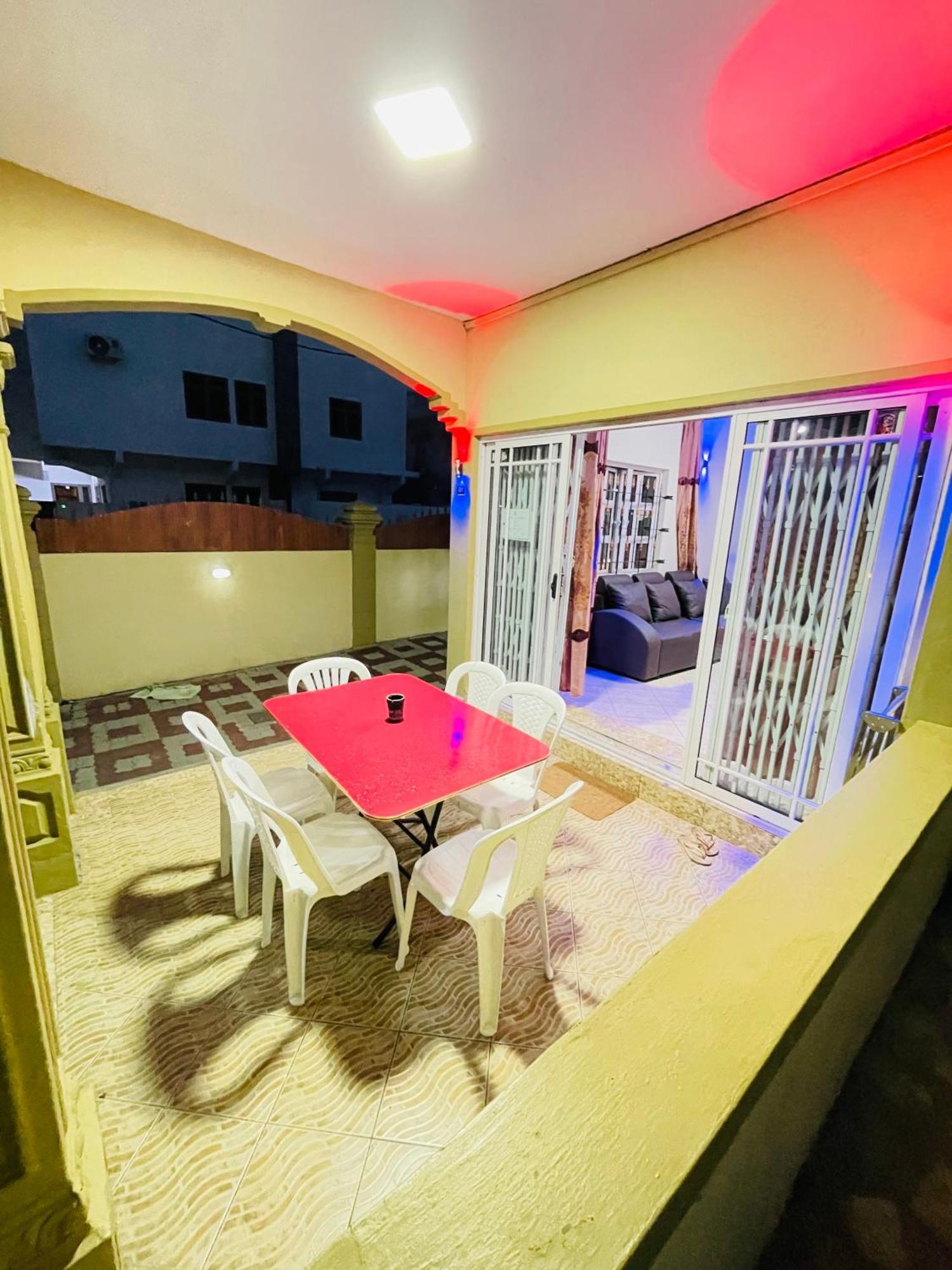 Rs Villas - Three Bedrooms Share Apartment With Private Room And Free Wifi And 100Mts To The Beach And Ac And 100Mts To Bus Stop And Pool Flic-en-Flacq Zewnętrze zdjęcie